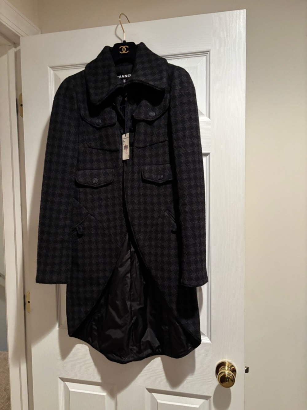 NWT CHANEL Black Houndstooth Wool Coat with Buttoned Flap Pockets